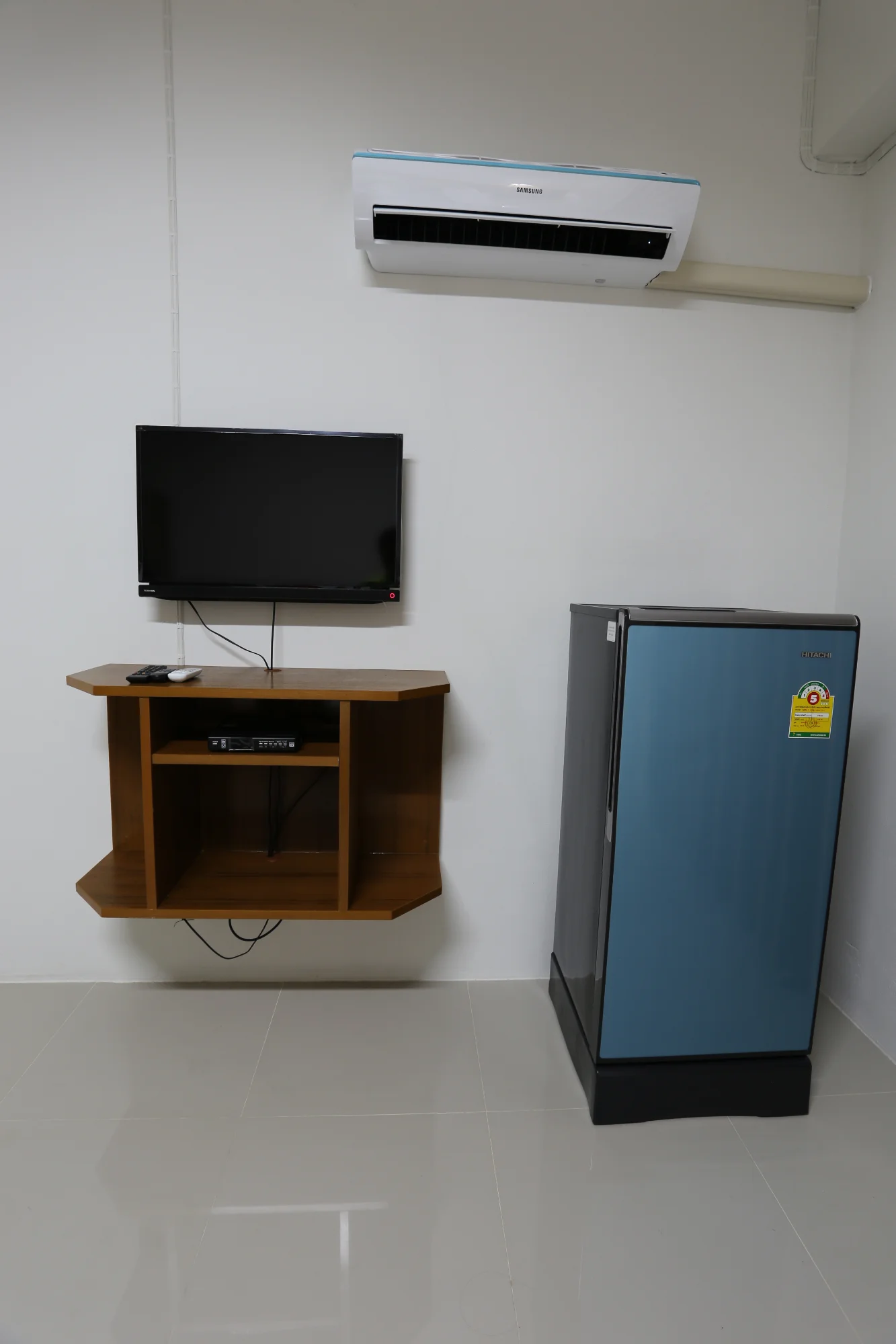 ตู้เย็นในห้อง